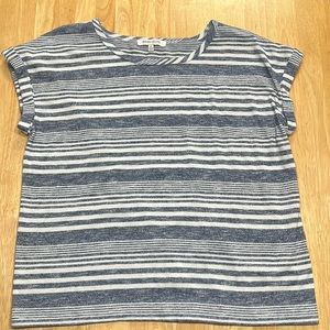 🌸 3/$18 🌸 BLUE WHITE STRIPED TOP